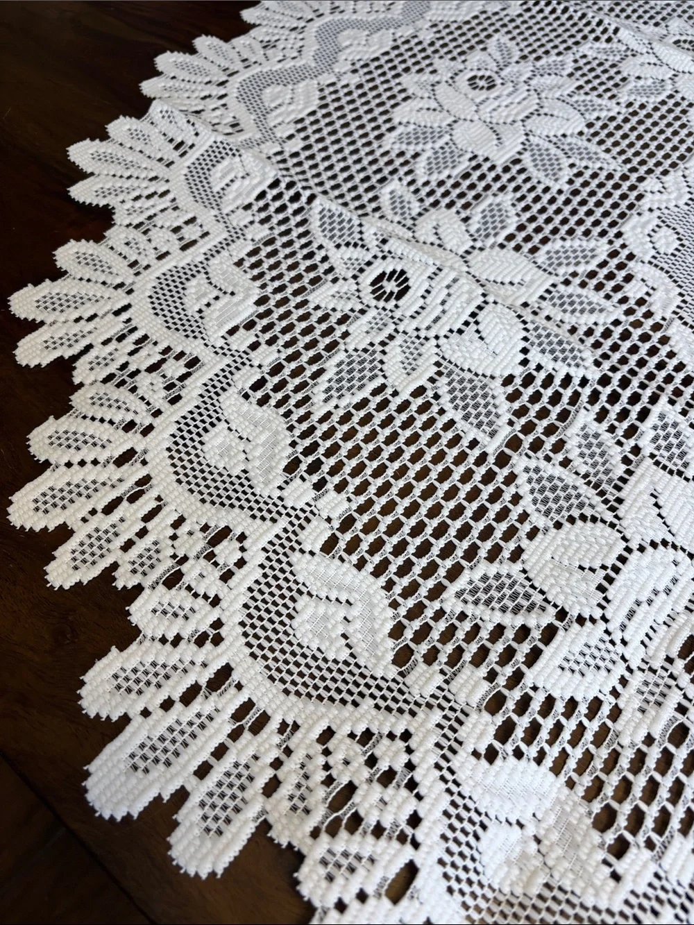 NWT - Vintage JCPenny White Liechtenstein Lace Floral Table Cover